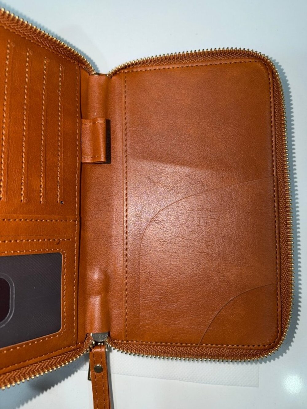 Multi-Functional RFID Passport Wallet - Picture 4 of 4